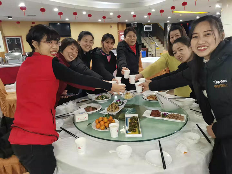 团结共创赢在2021团建聚餐